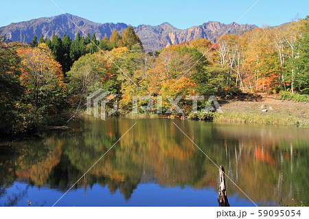 秋山郷　秋の天池 59095054