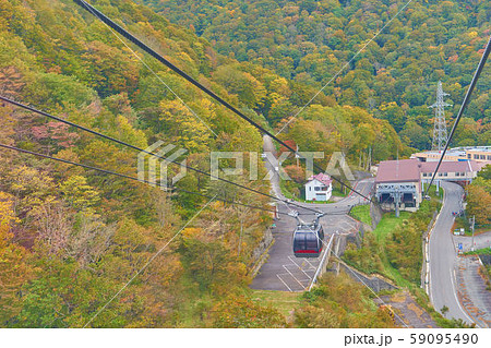 群馬県みなかみの紅葉真っ盛りの谷川岳ロープウェイ 群馬県みなかみの紅葉真っ盛りの谷川岳ロープウェイ 59095490