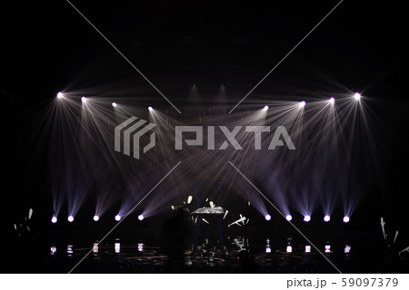 rays of light illuminate the scene 59097379