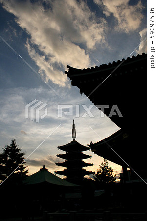 雲と空とお寺のシルエット 雲と空とお寺のシルエット 59097536