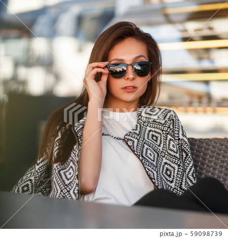 Beautiful young model woman with sunglasses  59098739