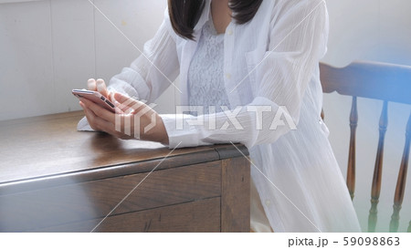 女性 スマホ スマートフォン 携帯 携帯電話 女性 スマホ スマートフォン 携帯 携帯電話 59098863