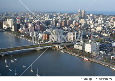 早朝の街並み　新潟市 59099079