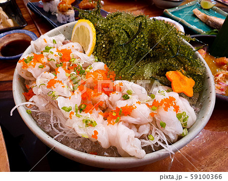 fresh shrimp with Bunch of sea grapes in a bowl 59100366
