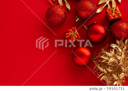 赤と金色のクリスマスの飾り 赤と金色のクリスマスの飾り 59101731