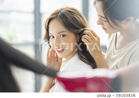 女性　ヘアケア　ヘアサロン 59103836