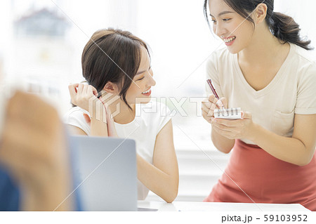 ライフスタイル　カフェ　接客 59103952