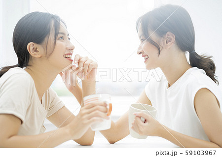 女性 友達 会話 女性 友達 会話 59103967