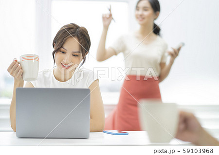 女性 ビジネス カフェ 女性 ビジネス カフェ 59103968