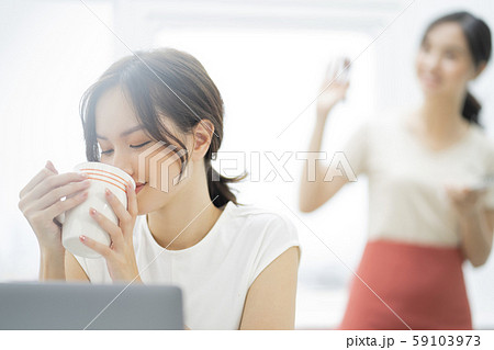 女性 ビジネス カフェ 女性 ビジネス カフェ 59103973