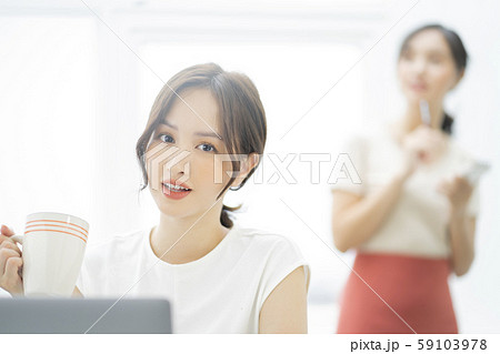 女性 ビジネス カフェ 女性 ビジネス カフェ 59103978