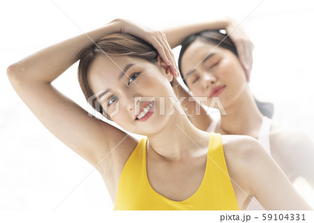 女性　スポーツ　ヨガ 59104331