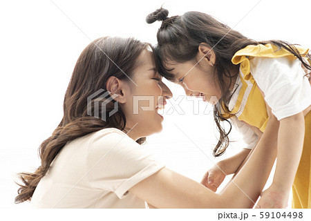 親子　ライフスタイル　仲良し 59104498