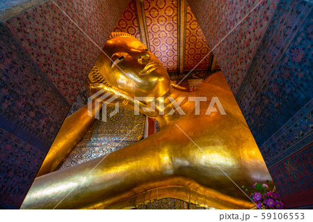 Reclining golden buddha inside of pagoda Wat Pho 59106553