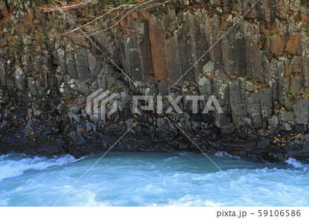 秋山郷 逆巻の川原　柱状節理 59106586