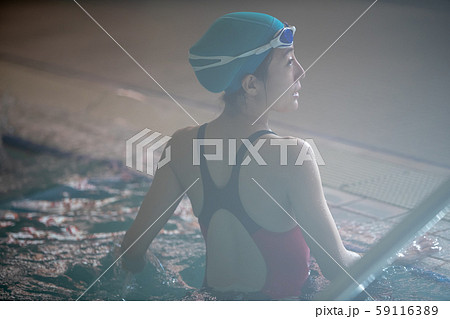 In the pool 59116389