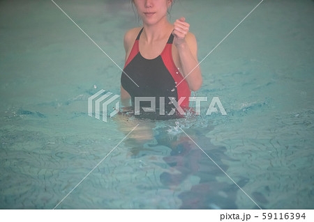 In the pool 59116394