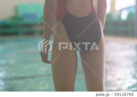 競泳　女性　スイミング　プール　後ろ姿 59116768