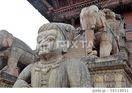 ニャタポラ寺院の彫刻 ニャタポラ寺院の彫刻 59119011