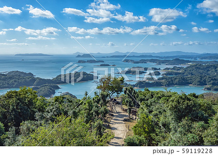 石岳展望台 眼下に望む九十九島の大パノラマ ラストサムライロケ地の写真素材 石岳展望台 眼下に望む九十九島の大パノラマ ラストサムライロケ地の写真素材