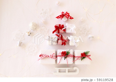 クリスマスプレゼントのクリスマスツリー 59119528
