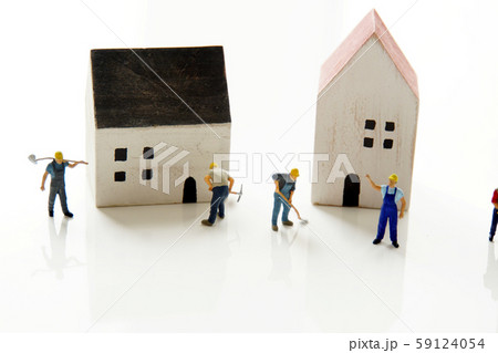 建築工事現場で働く男性従業員 59124054