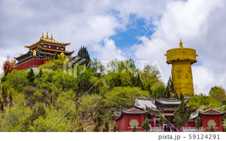 Giant tibetan prayer wheel and Zhongdian temple - 59124291