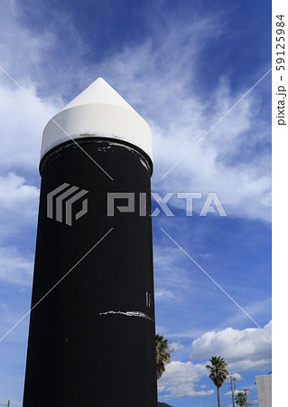 浮桟橋の鋼管杭 59125984