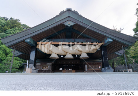 出雲大社 朝の神楽殿 59126970
