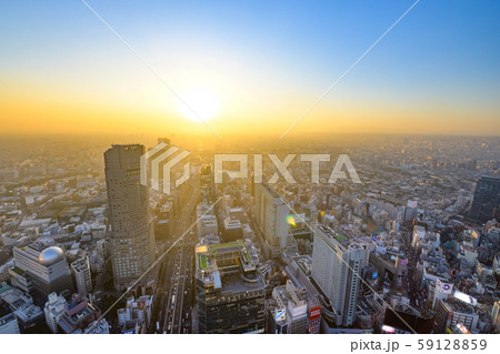 霧に包まれる都市風景　夕日　渋谷スカイから 59128859
