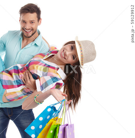Couple with shopping bags 59129912
