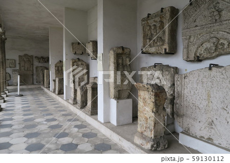 ローマ帝国時代の古代都市　アクインクムの遺跡を展示した博物館 59130112