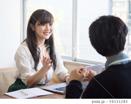 ビジネスシーン　ミーティング 59131283