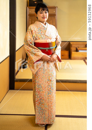 着物を着た女性 59132968