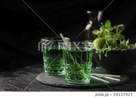 Alcoholic green cocktail 59137923
