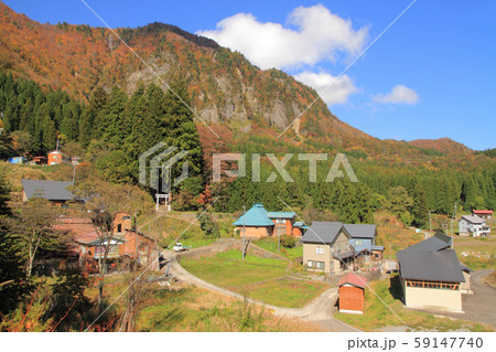 秋山郷の秋　布岩と屋敷集落 59147740