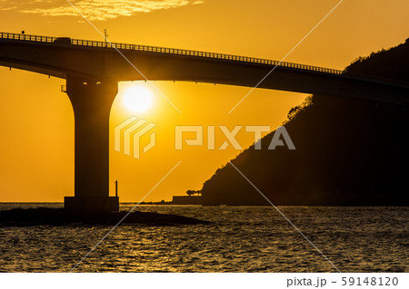 伊王島大橋の夕陽　【長崎県長崎市】 59148120