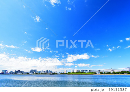 東京の海とビルと青空 59151587