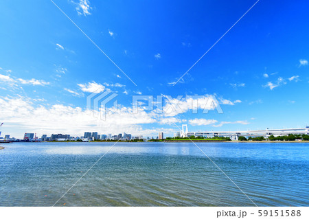 東京の海とビルと青空 59151588