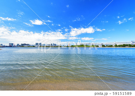 東京の海とビルと青空 59151589