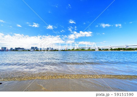 東京の海とビルと青空 59151590