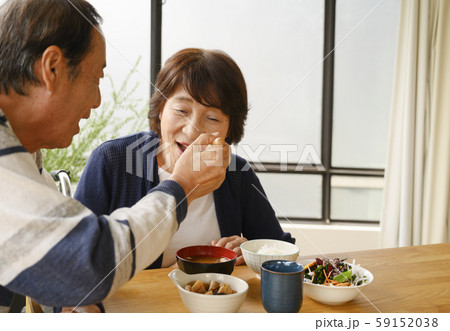在宅介護/高齢夫婦/食事イメージ 在宅介護/高齢夫婦/食事イメージ 59152038