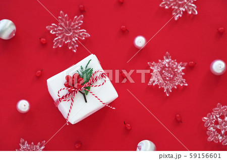 クリスマスプレゼントとクリスマス飾り 59156601