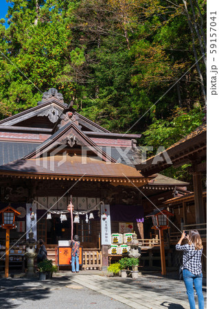 山梨県　秋の新倉富士浅間神社 59157041
