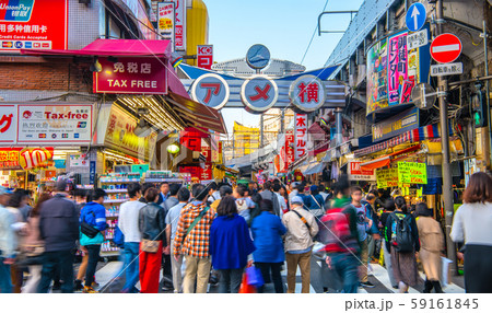 日本の東京都市景観 アメ横を望む(生まれ変わった看板) 日本の東京都市景観 アメ横を望む(生まれ変わった看板) 59161845