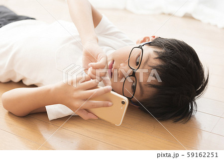スマホ　小学生　男の子　スマホ中毒　ルール 59162251