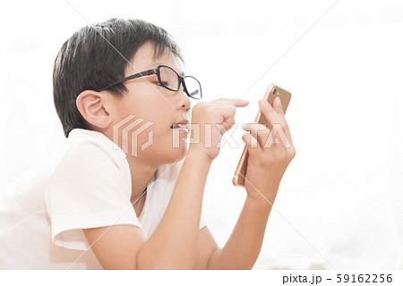 スマホ 小学生 男の子 スマホ中毒 ルール スマホ 小学生 男の子 スマホ中毒 ルール 59162256