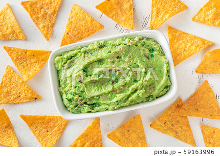 Bowl of guacamole with tortilla chips 59163996
