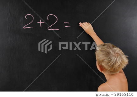 little boy without T-shirt thinks on blackboard 59165110