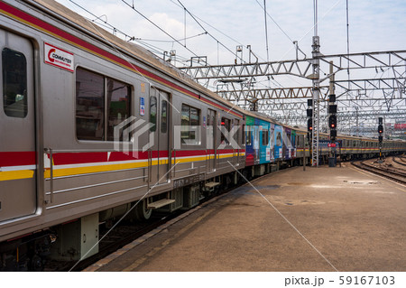 ジャカルタ・コタ駅と日本製の電車 59167103